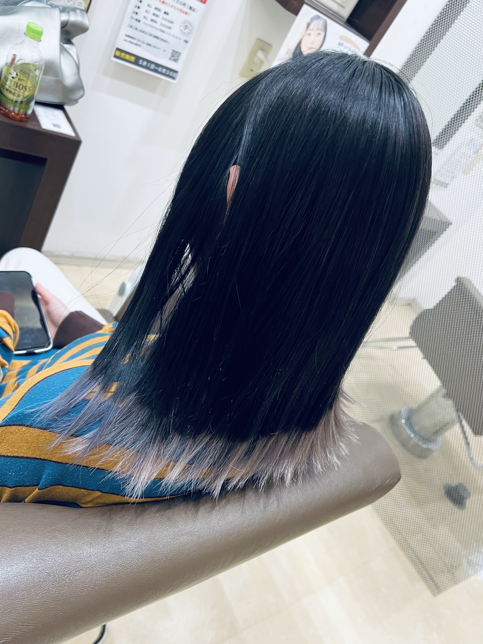 境目のあるパッツン裾カラー